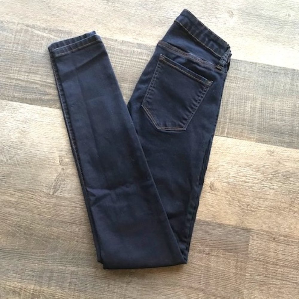 Numero Skinny Leg Dark Wash Mid Rise Jeans